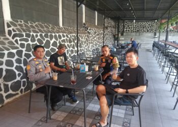 Sambangi Tokoh Masyarakat, Kapolsek Lembursitu Ajak Warga Aktif Jaga Keamanan Lingkungan