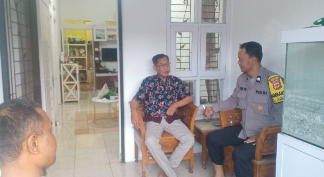 Bhabinkamtibmas Polsek Lembursitu Sambangi Warga, Ajak Jaga Keamanan Lingkungan