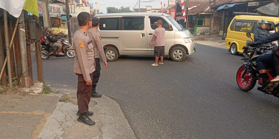 Polsek Lembursitu Gelar Gatur Pagi, Pastikan Arus Lalu Lintas Lancar