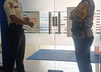 Bhabinkamtibmas Nyomplong Beri Pembinaan Satpam Bank BRI, Sampaikan Pesan Kamtibmas