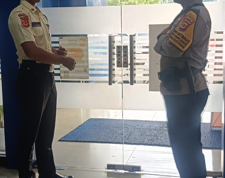 Bhabinkamtibmas Nyomplong Beri Pembinaan Satpam Bank BRI, Sampaikan Pesan Kamtibmas