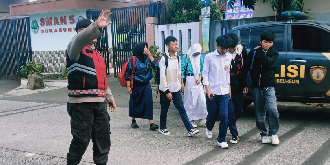 Polsek Cibeureum Gelar Gatur Pagi, Antisipasi Kemacetan dan Kecelakaan Lalu Lintas
