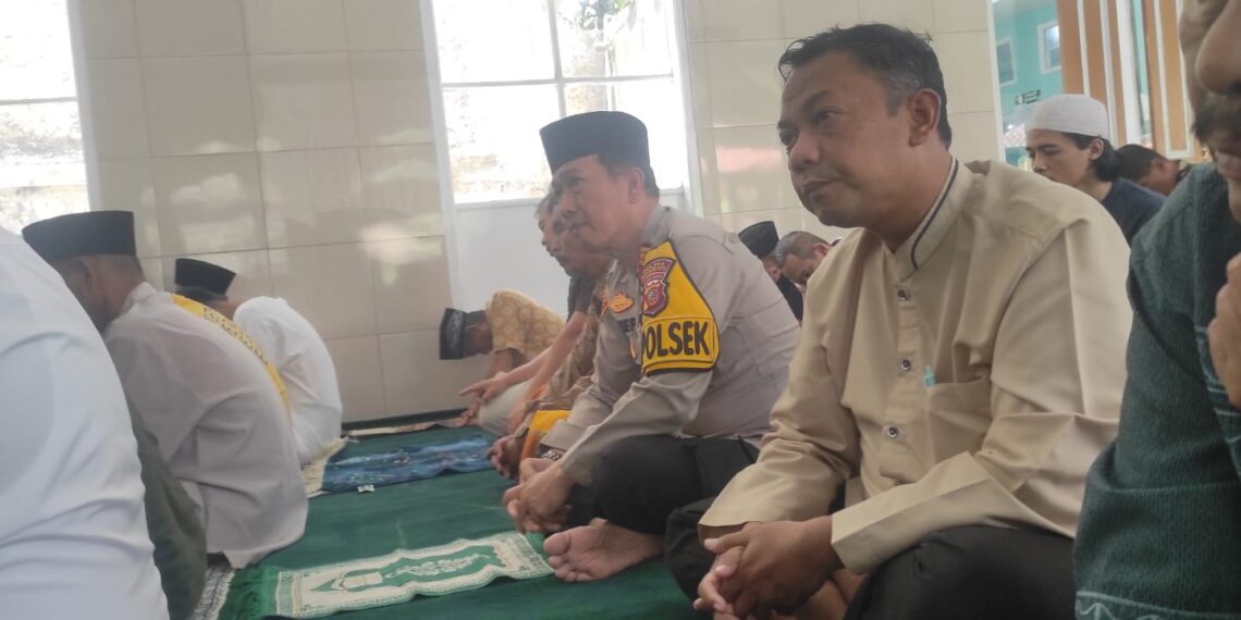 Kapolsek Warudoyong Sampaikan Pesan Kamtibmas Saat Salat Jumat Keliling