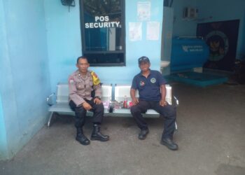 Jaga Kamtibmas, Bhabinkamtibmas Polsek Baros Sambangi Security SPPG Jayamekar