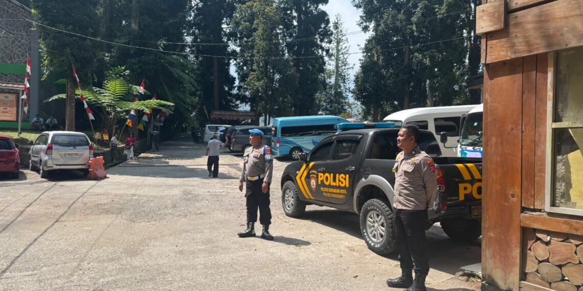 Polisi Patroli di Situgunung Sukabumi, Jaga Keamanan Pengunjung Wisata