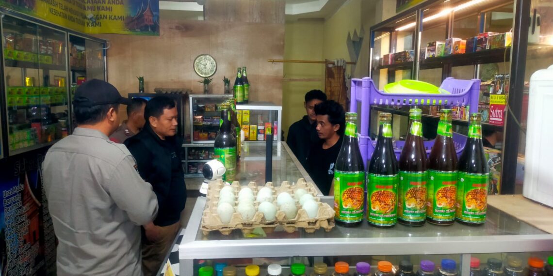 Malam Minggu, Polsek Baros Patroli Sasar Warung Jamu Cegah Peredaran Miras