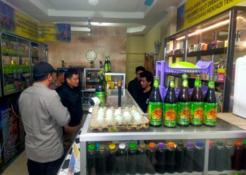 Malam Minggu, Polsek Baros Patroli Sasar Warung Jamu Cegah Peredaran Miras
