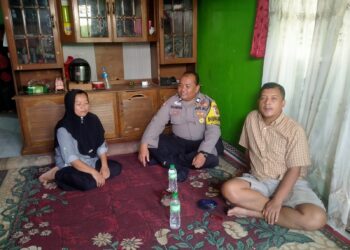 Ngopi Bareng Warga, Bhabinkamtibmas Sukalarang Bahas Kamtibmas dan Poskamling
