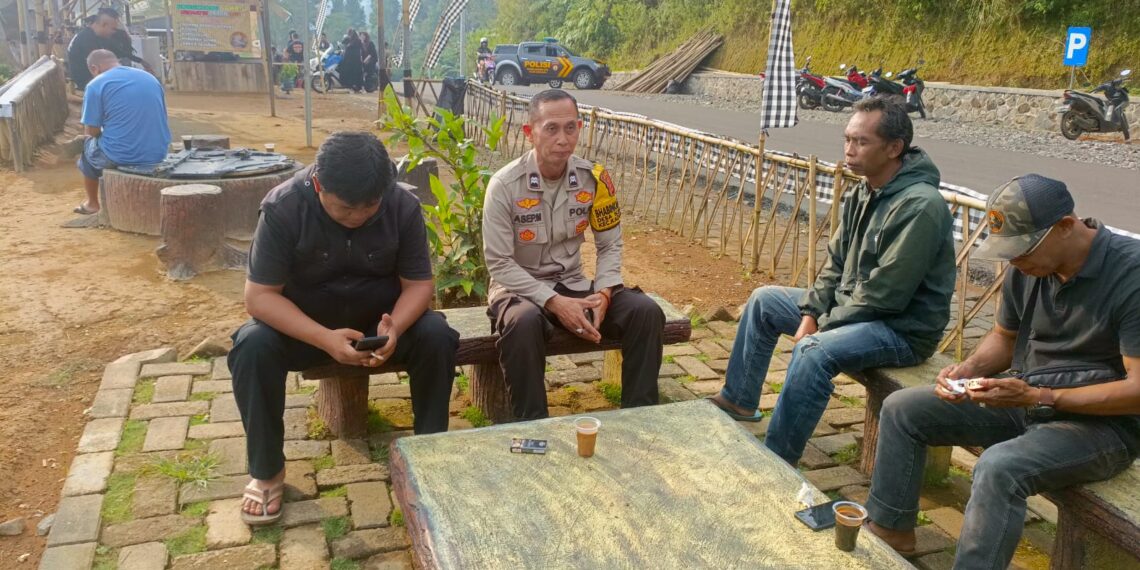 Polsek Kadudampit Patroli Mobile, Warga Diingatkan Waspada Kebakaran Lahan