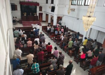 Amankan Ibadah, Polsek Baros Gelar Program Minggu Kasih di Gereja Sidang Kristus