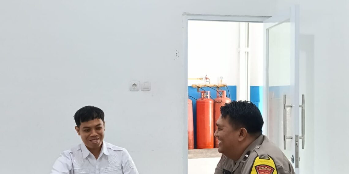 Bhabinkamtibmas Pantau Dapur SPPG di Benteng, Warga Diingatkan Waspadai C3