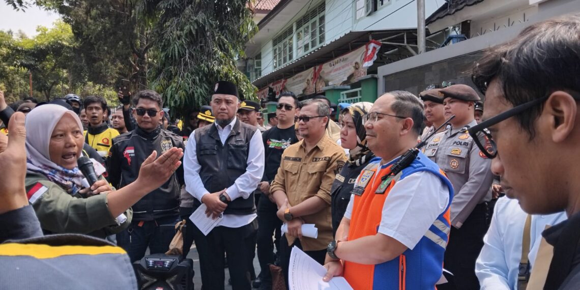Ratusan Driver Maxim Sukabumi Demo DPRD, Tuntut Pendaftaran Mitra Baru Dihentikan
