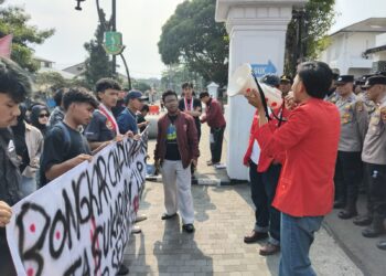 GMNI Sukabumi Raya Datangi Balai Kota dan DPRD, Soroti Transparansi LHP BPK Tahun 2025