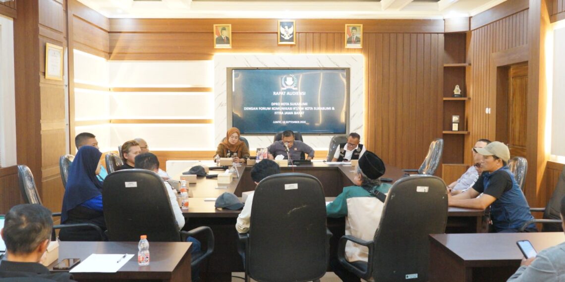 DPRD Kota Sukabumi Audiensi Bersama Forum Komunikasi RT/RW dan FITRA Bahas Rencana Pinjaman Pemkot