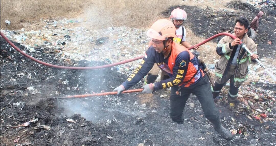 Kebakaran TPA Cikundul Sukabumi Masuk Hari Ketiga, Tim Gabungan Terus Berupaya Padamkan Api