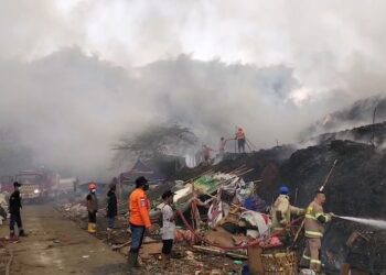 Minggu Siang, TPA Sampah Cikundul Sukabumi Kembali Kebakaran