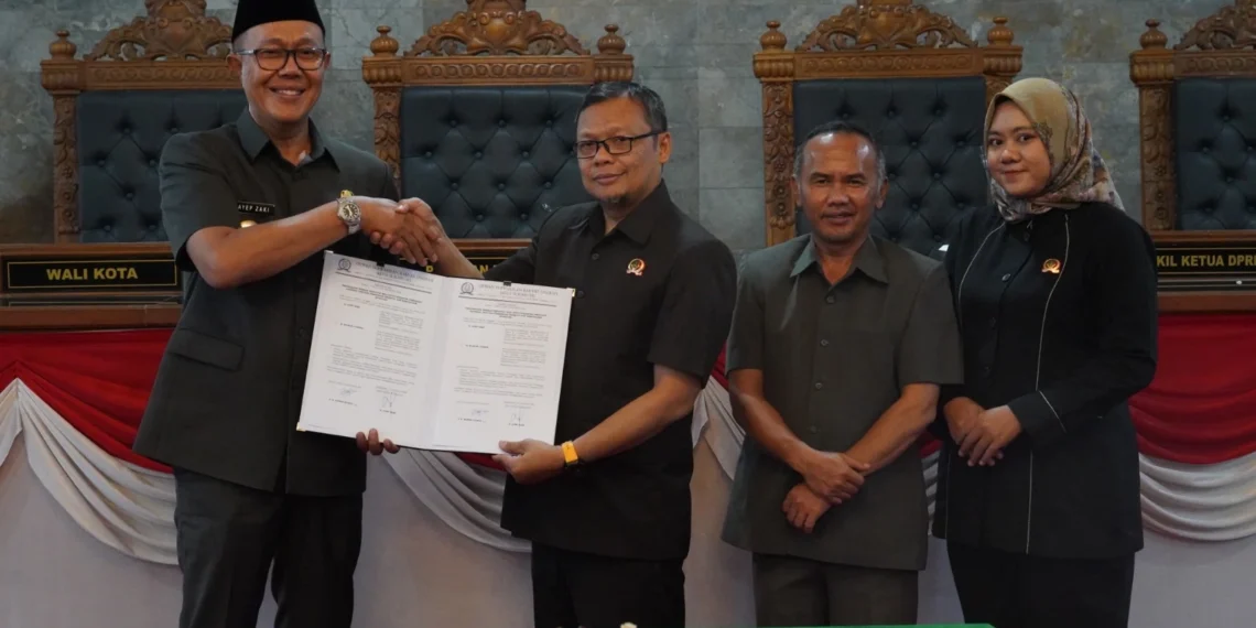 Di Rapat Paripurna, Fraksi DPRD Kota Sukabumi Soroti Raperda Perangkat Daerah dan RTH dan Wali Kota Tanggapi Inisiatif Kemudahan Investasi
