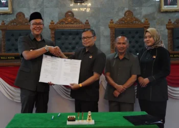 Di Rapat Paripurna, Fraksi DPRD Kota Sukabumi Soroti Raperda Perangkat Daerah dan RTH dan Wali Kota Tanggapi Inisiatif Kemudahan Investasi